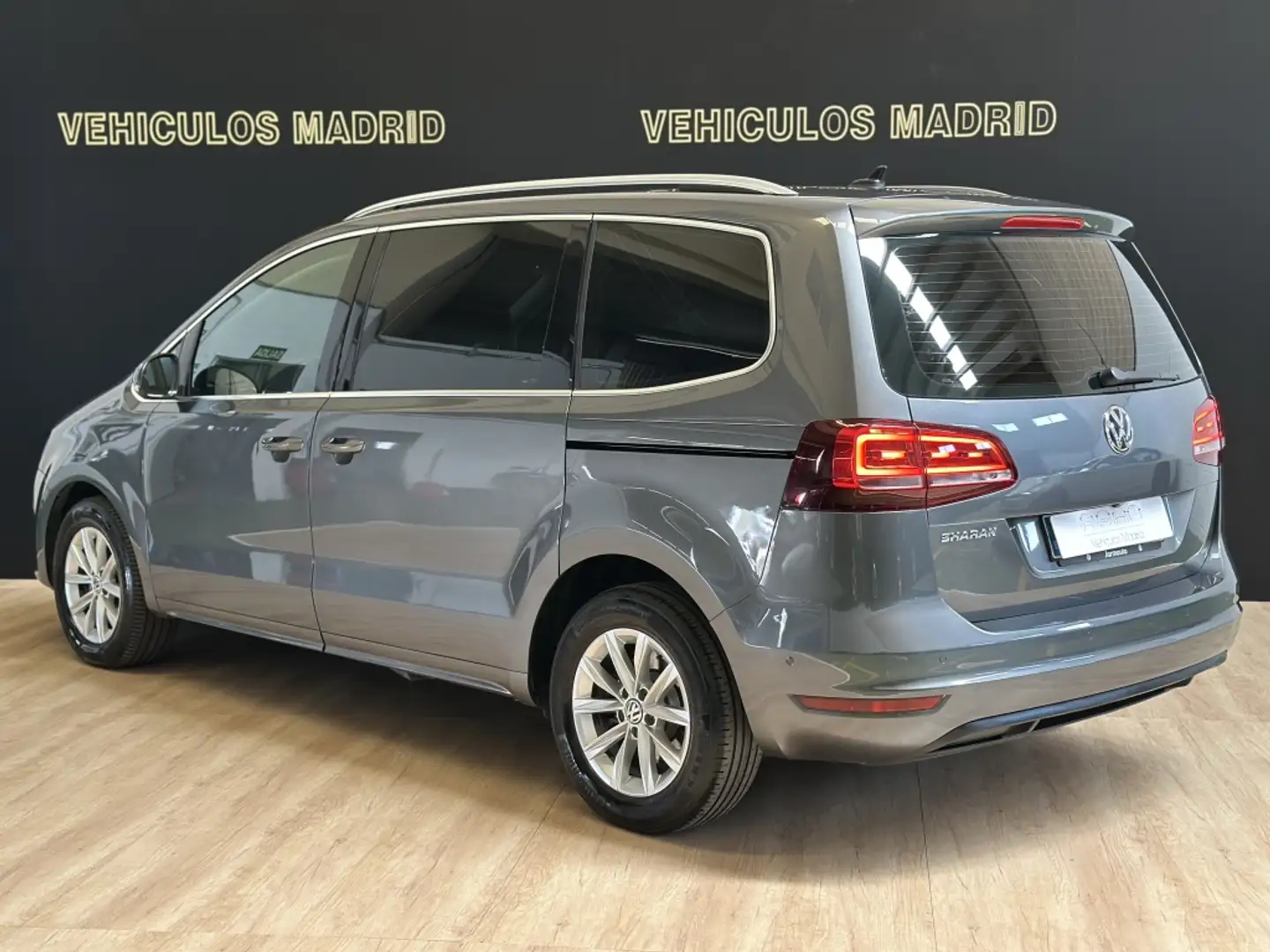 Volkswagen Sharan Familiar Automático de 5 Puertas Gris - 2