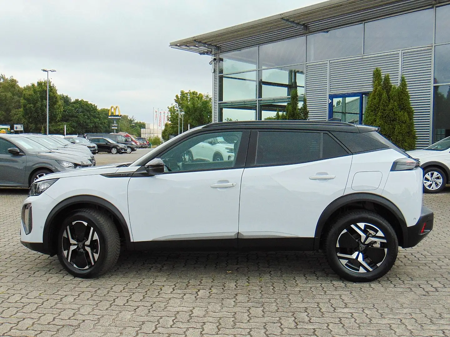 Peugeot 2008 PureTech 130 GT EAT8 Weiß - 2