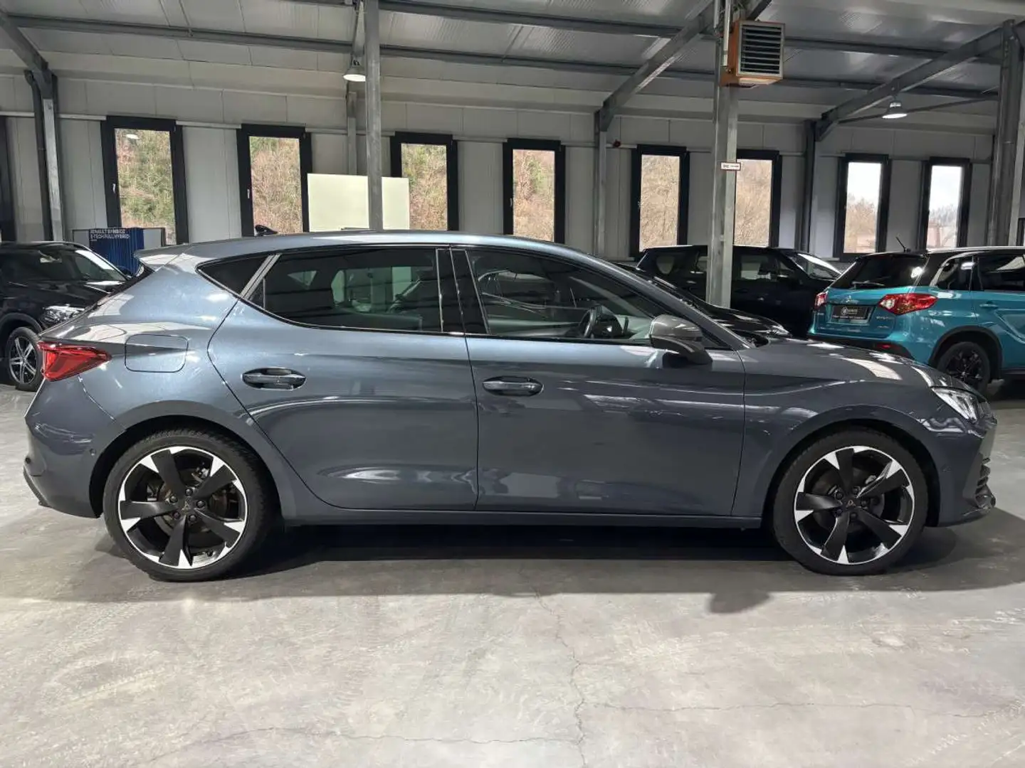 CUPRA Leon 1.5 eTSI DSG Gris - 2