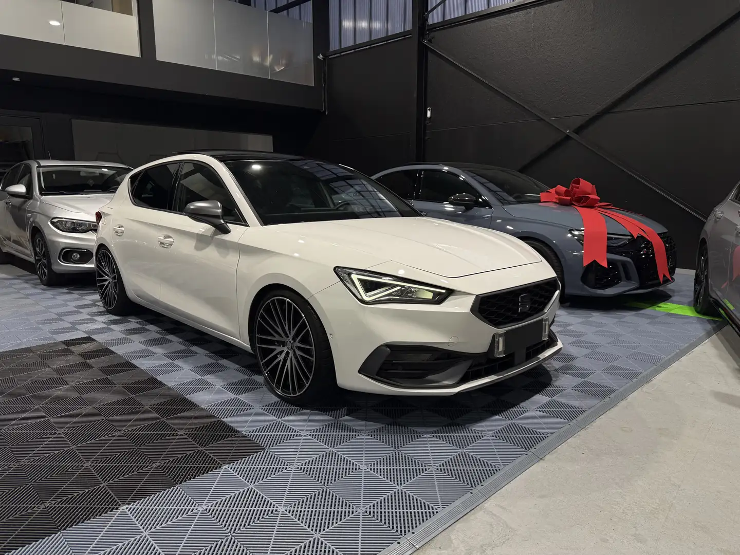 SEAT Leon 1.5 eTSI*FR*FULL OPTION*PANO*SIEGES*BEATS*CAMERA Wit - 2