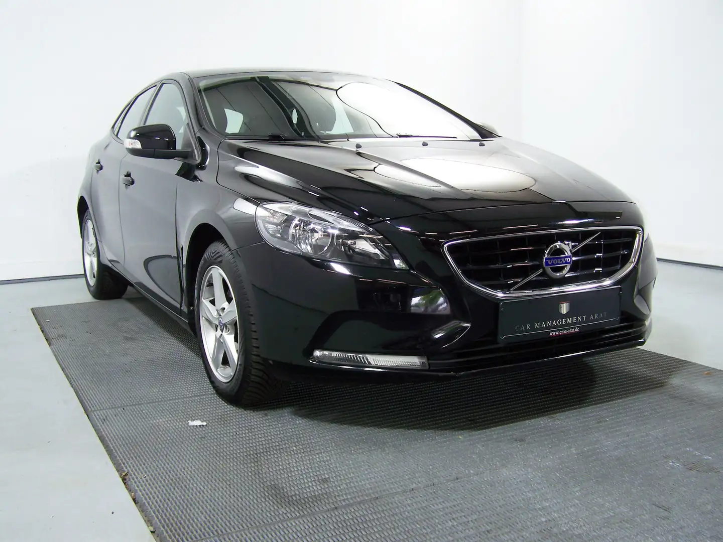 Volvo V40 1.6 D2 Kinetic NAVI+PDC+SITZH+TEMP Schwarz - 2