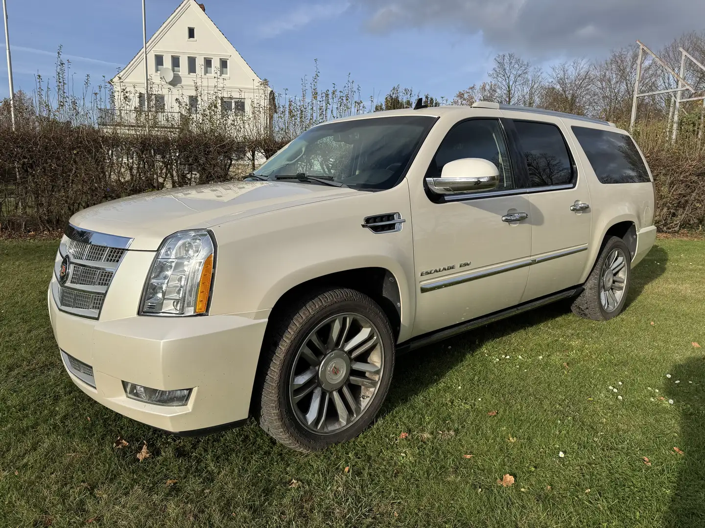 Cadillac Escalade Escalade 6.2 V8 Platinum ESV Weiß - 1
