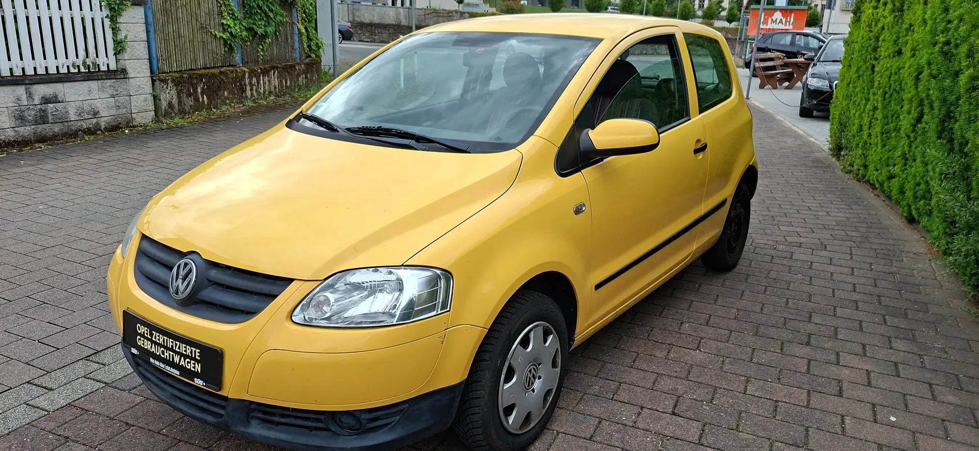 Volkswagen Fox Basis Gepfl.-Sitzheiz. TÜV/AU NEU Gelb - 2