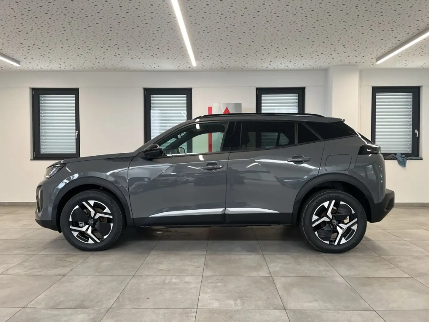 Peugeot 2008 1.2 PureTech Allure Abstandstempomat KAM360° Grau - 2