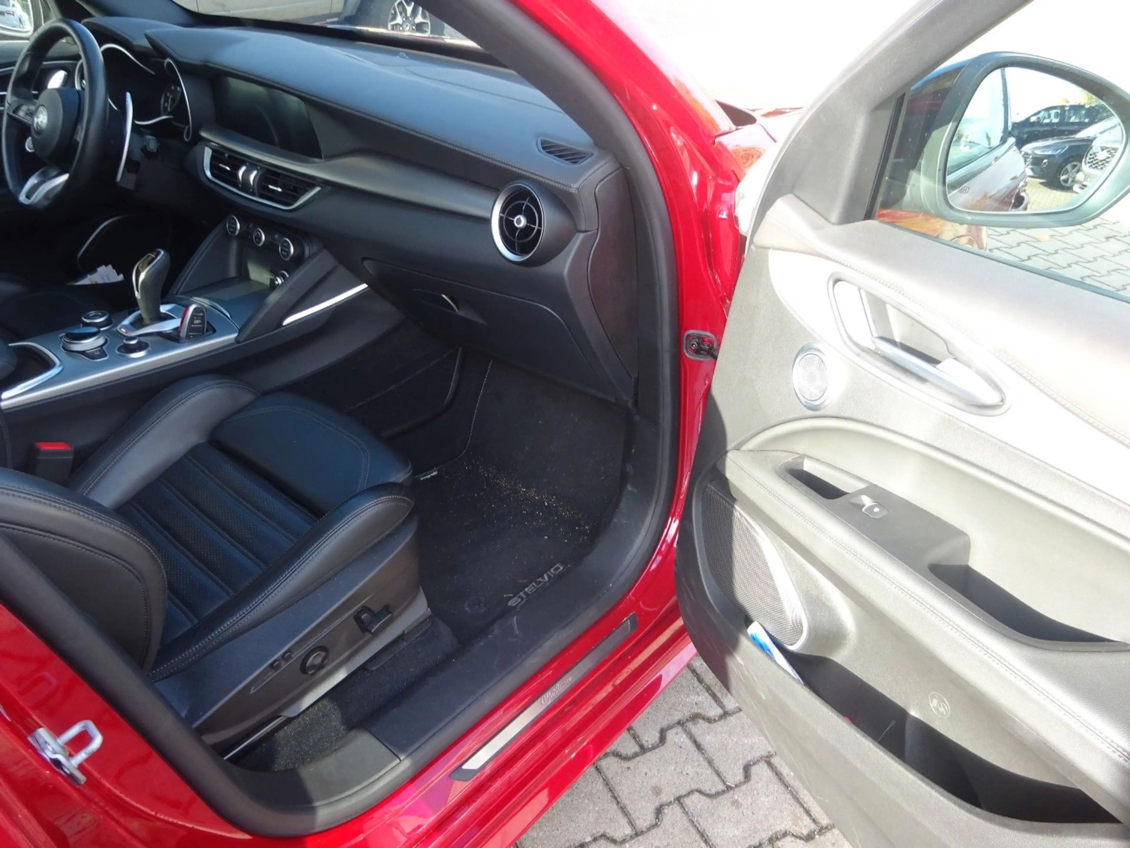 Alfa Romeo Stelvio Veloce Q4 — photo 12