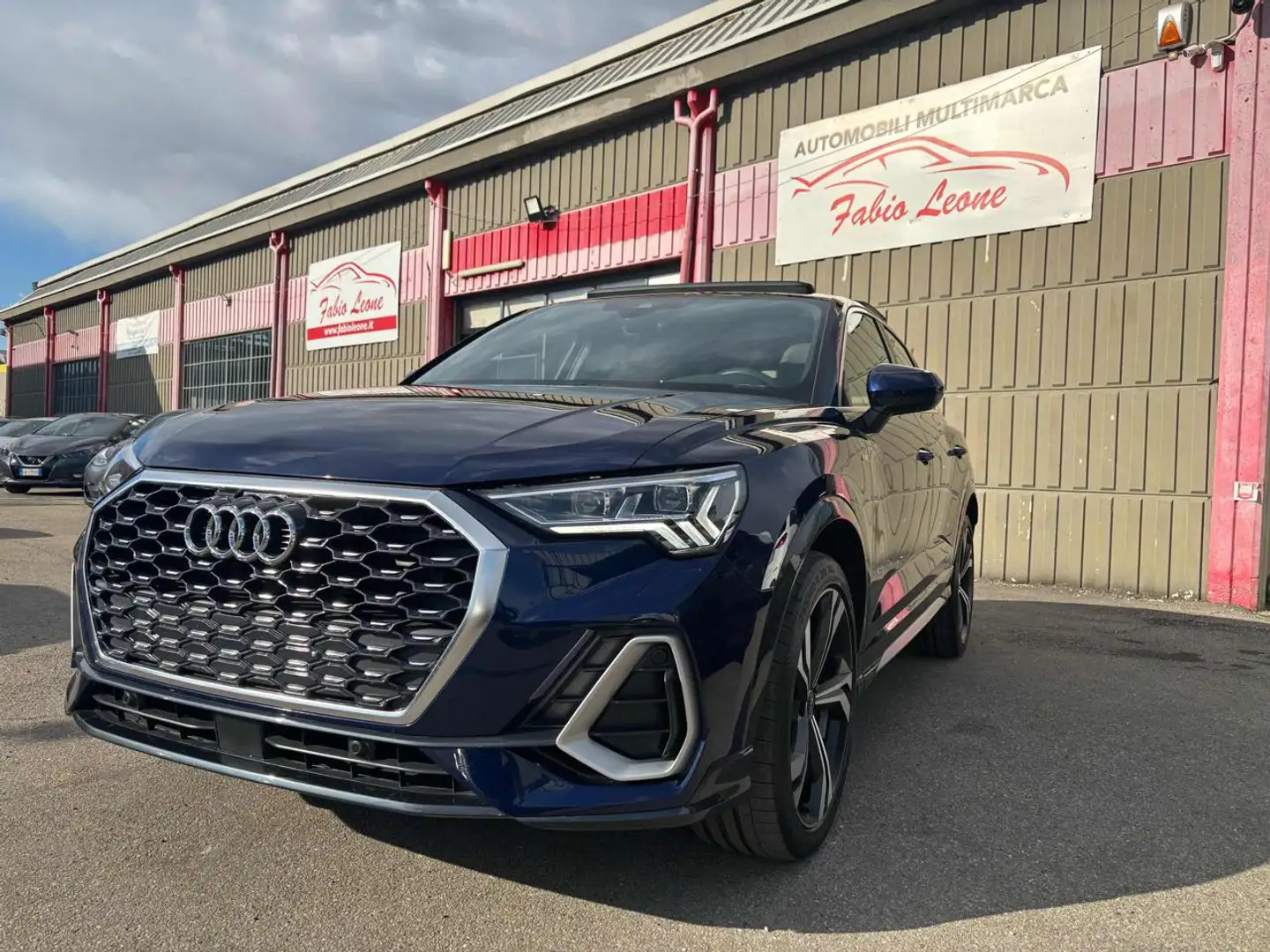 Audi Q3 SPB 35 TDI S tronic S line edition Blu/Azzurro - 2