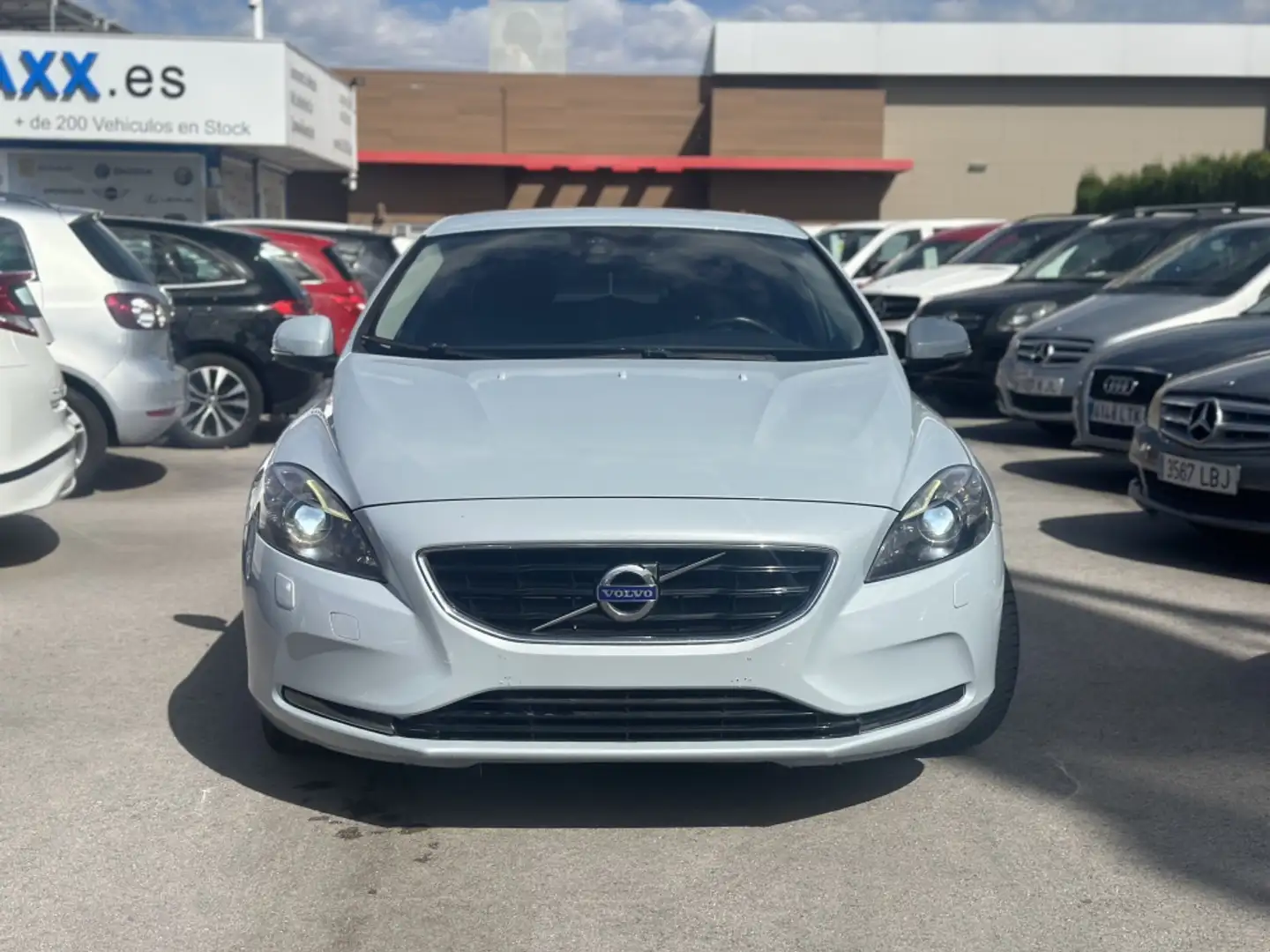 Volvo V40 D3 Momentum 150 Gris - 2