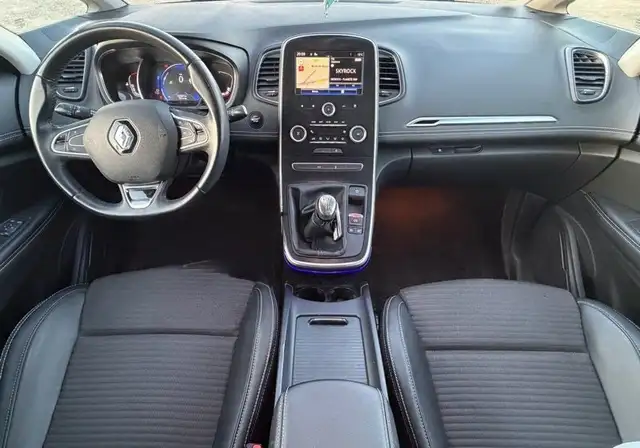 Renault Scenic view 9