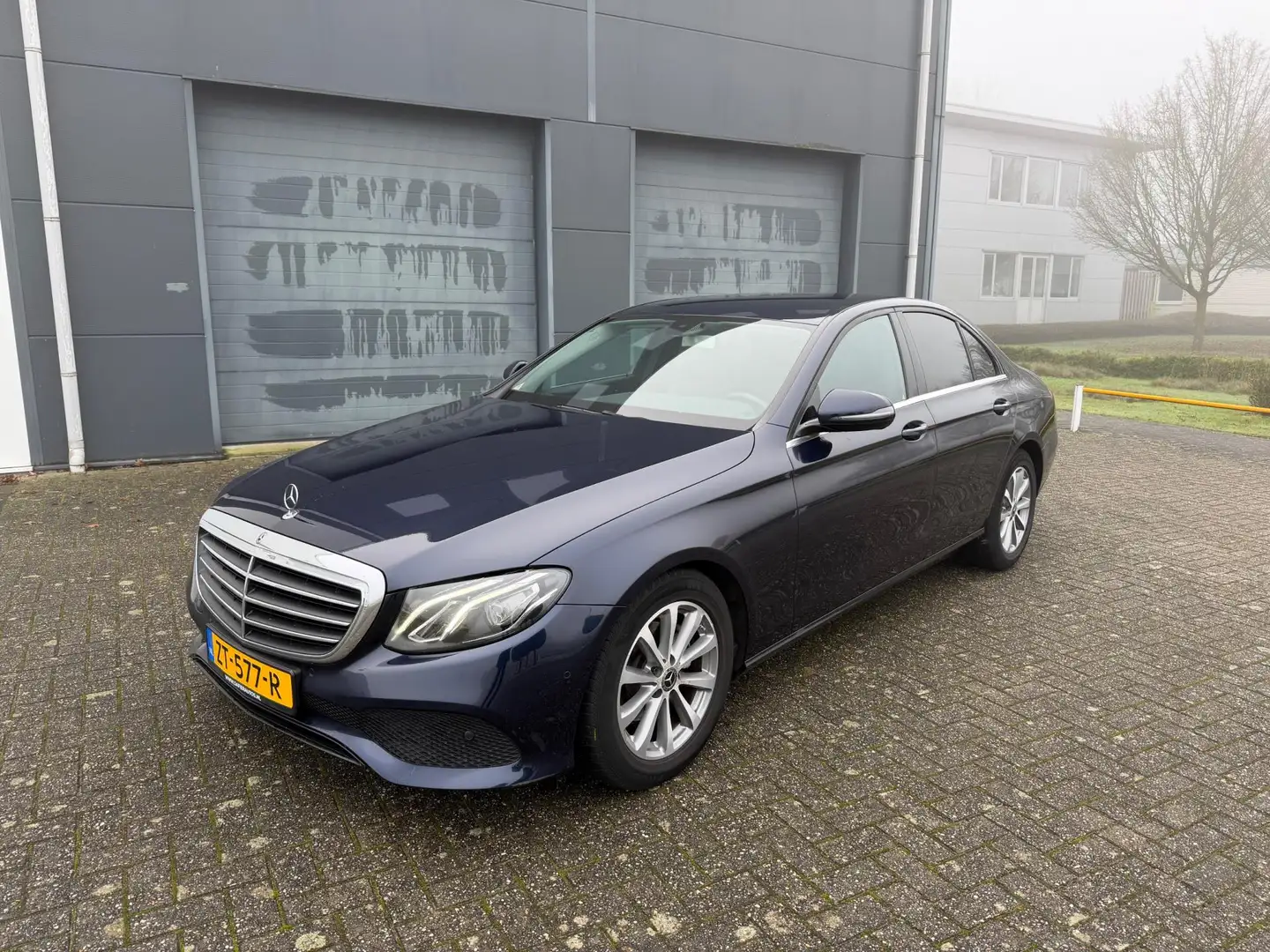 Mercedes-Benz E 200 d 2019 BTW Auto Blau - 2