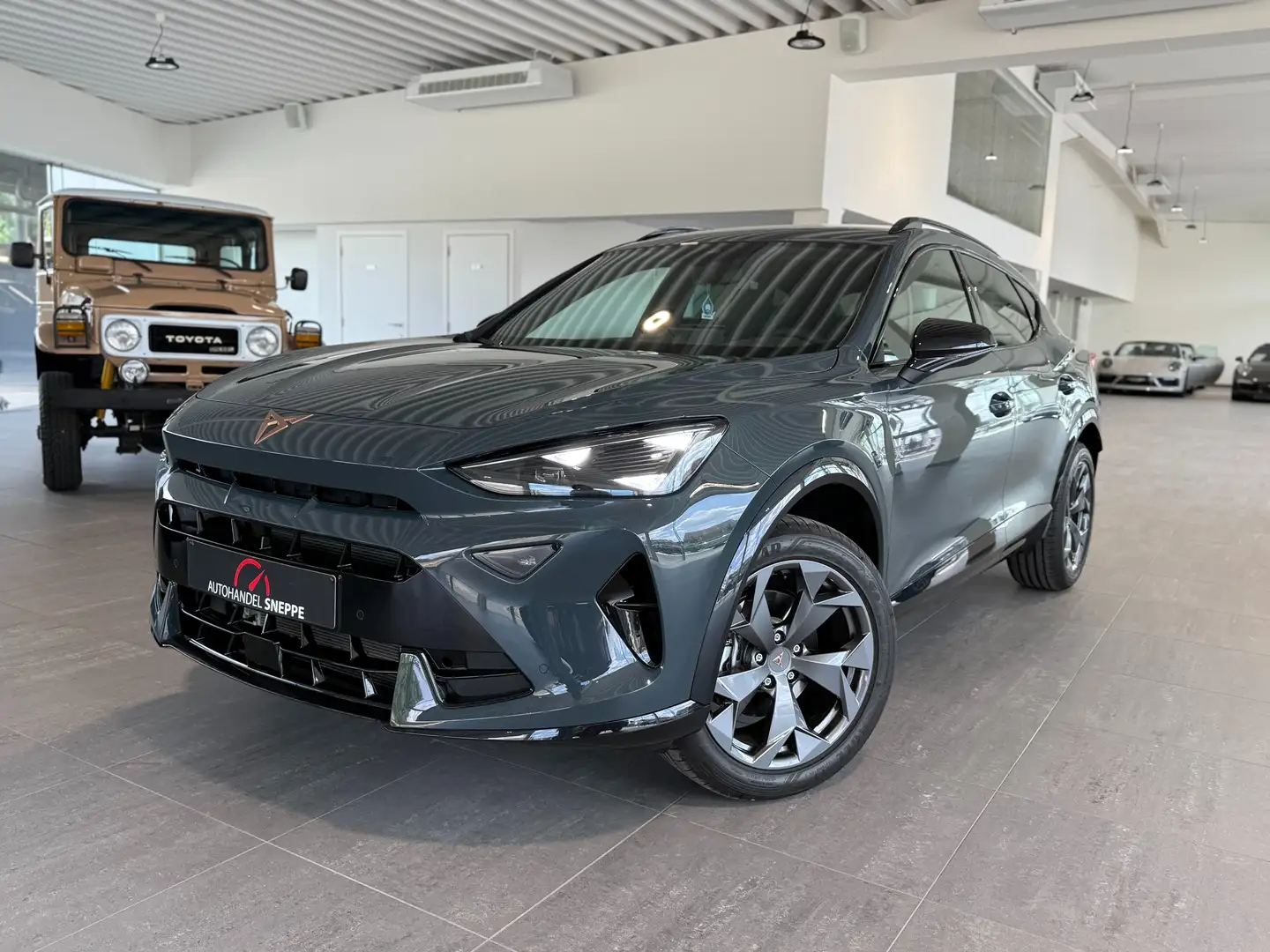 CUPRA Formentor 1.5 eHybrid PHEV Business DSG Šedá - 1