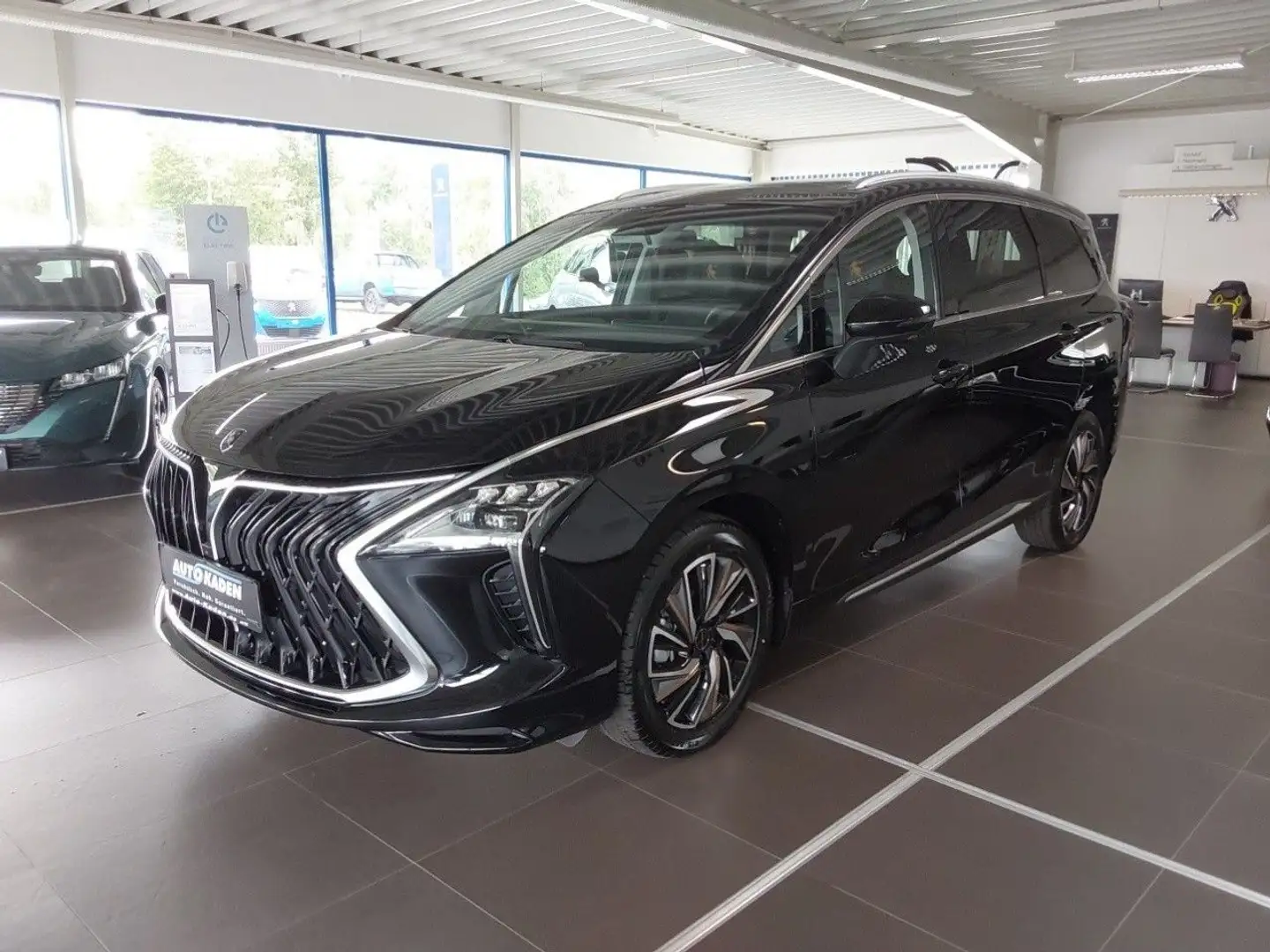 DFSK Forthing 4 7 Sitzer, Pano, SHZ Schwarz - 1