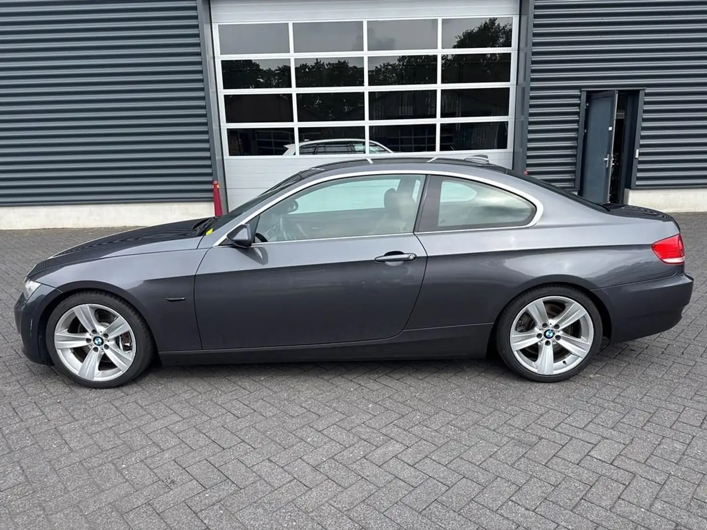 BMW 335 3-serie Coupé 335i High Executive Grijs - 2