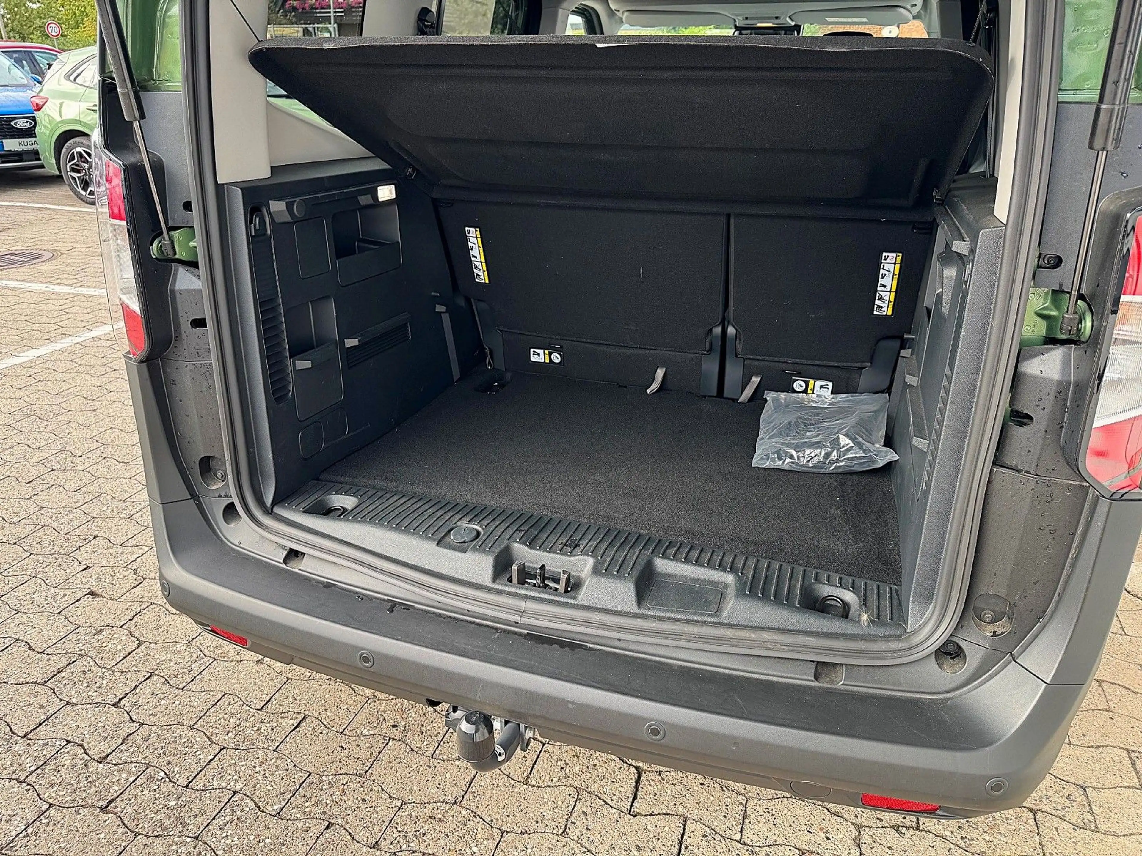 Ford Tourneo Courier ACTIVE Automatik (mit AHK) — photo 5