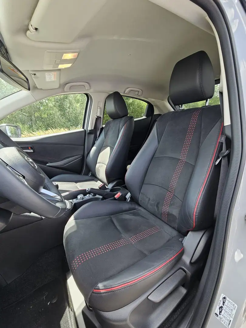 Mazda 2 1.5 e-SkyActiv-G 90 Homura Aka Gris - 2
