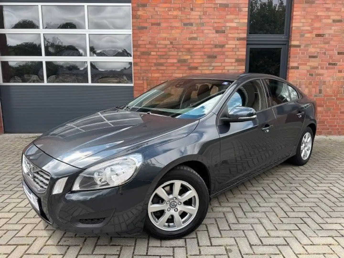 Volvo S60 D2 AUTOMATIK Серый - 1