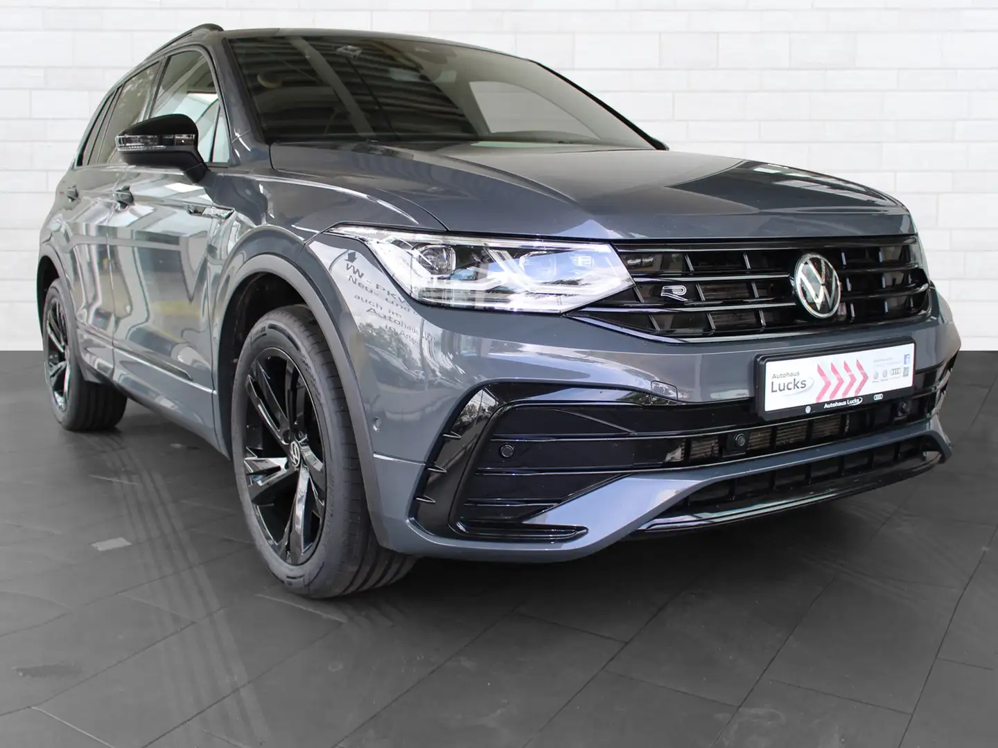 Volkswagen Tiguan R Line 2.0 TDI R Line Black Style Matrix 4-Motion Grijs - 2