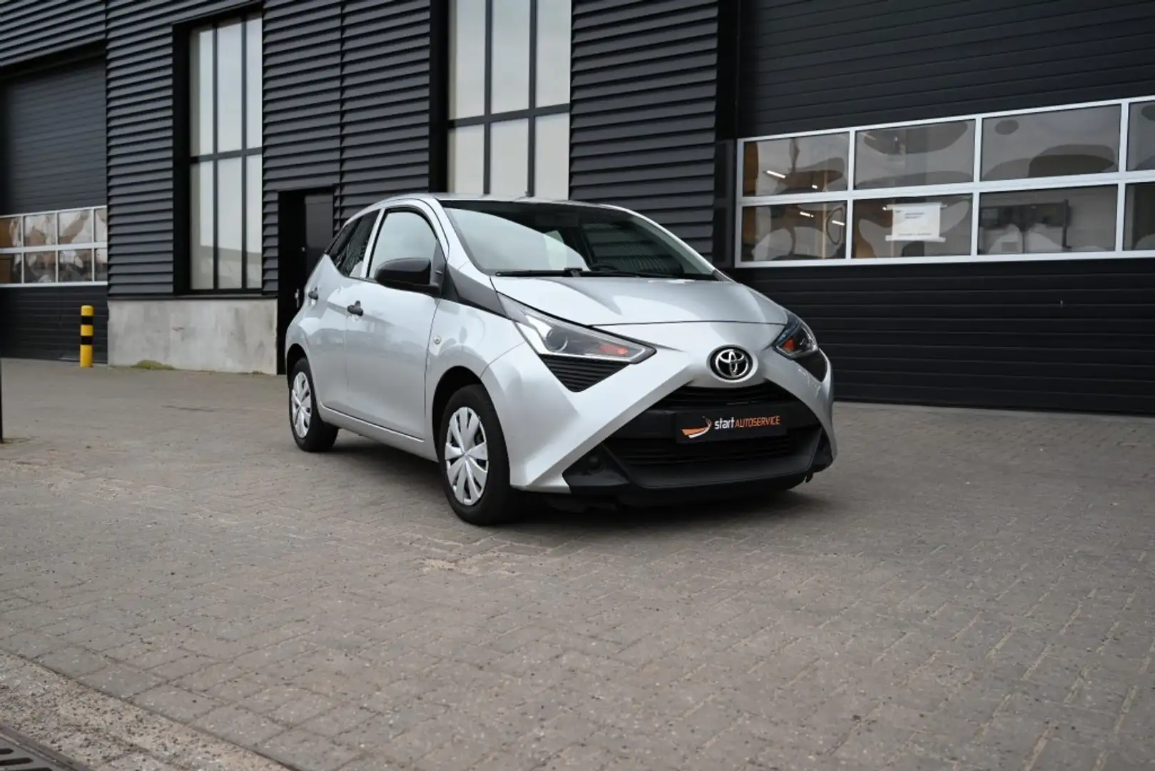 Toyota Aygo 1.0 VVTi X 5 deurs LED CarPlay Btw auto netto € Srebrny - 1
