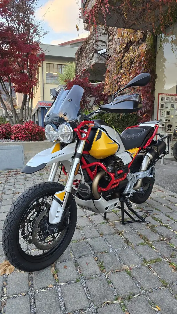 Moto Guzzi V 85 TT Evocative Graphics - 1