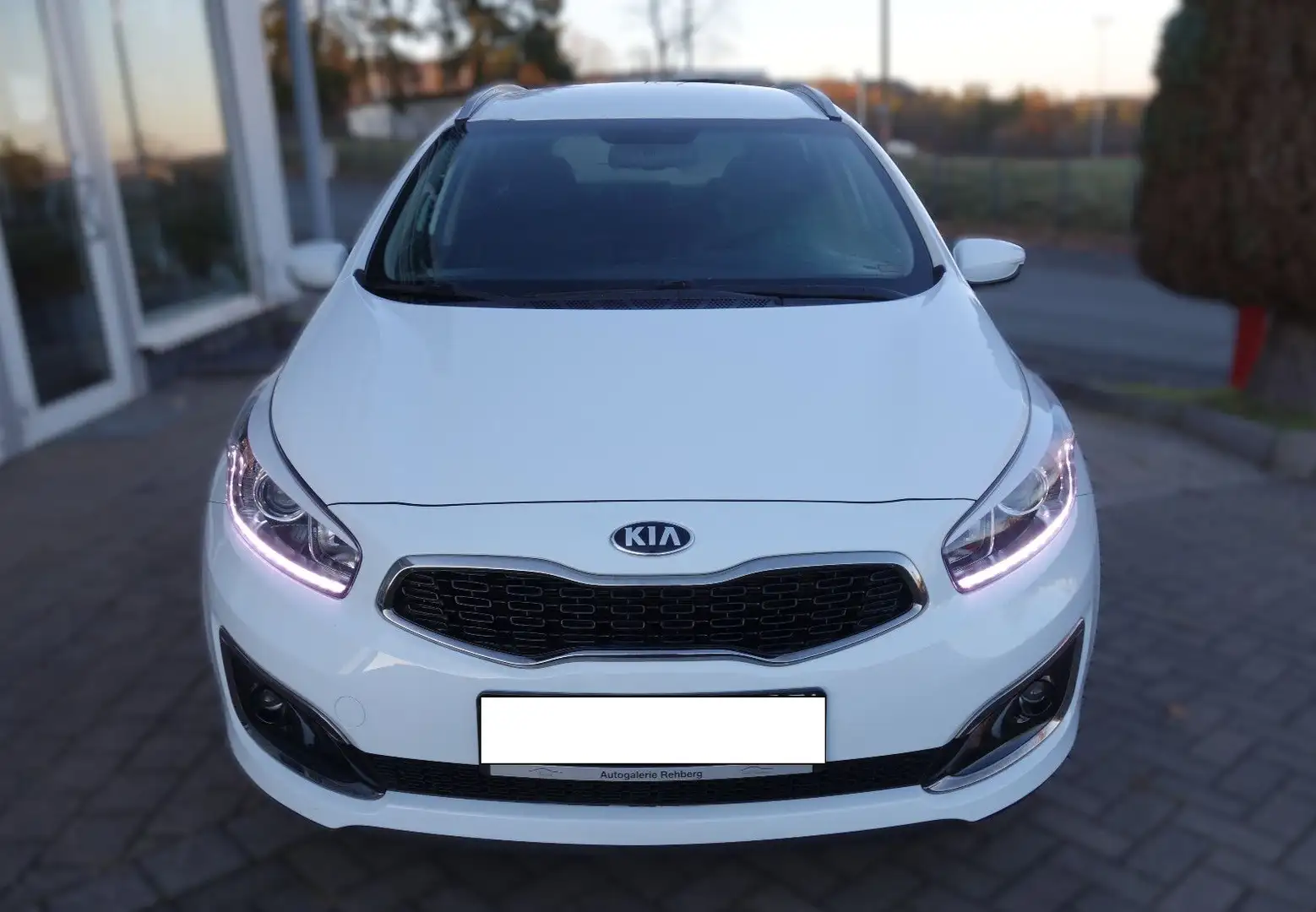 Kia Ceed Sportswagon Dream Team LED RüKa Білий - 2