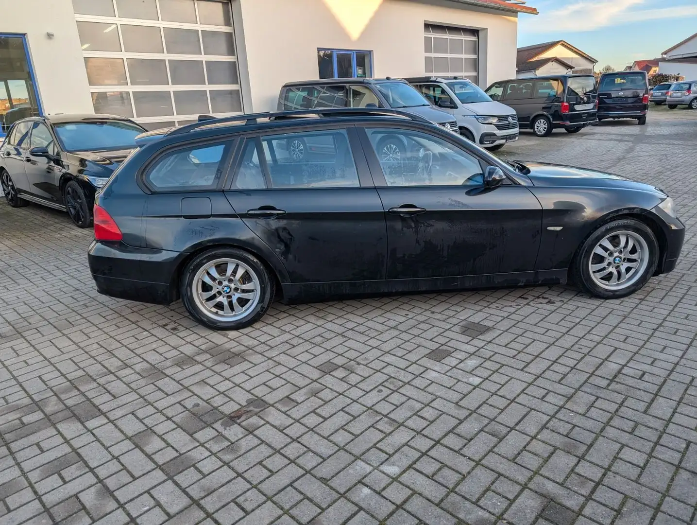 BMW 320 3 Touring 320d Schwarz - 2