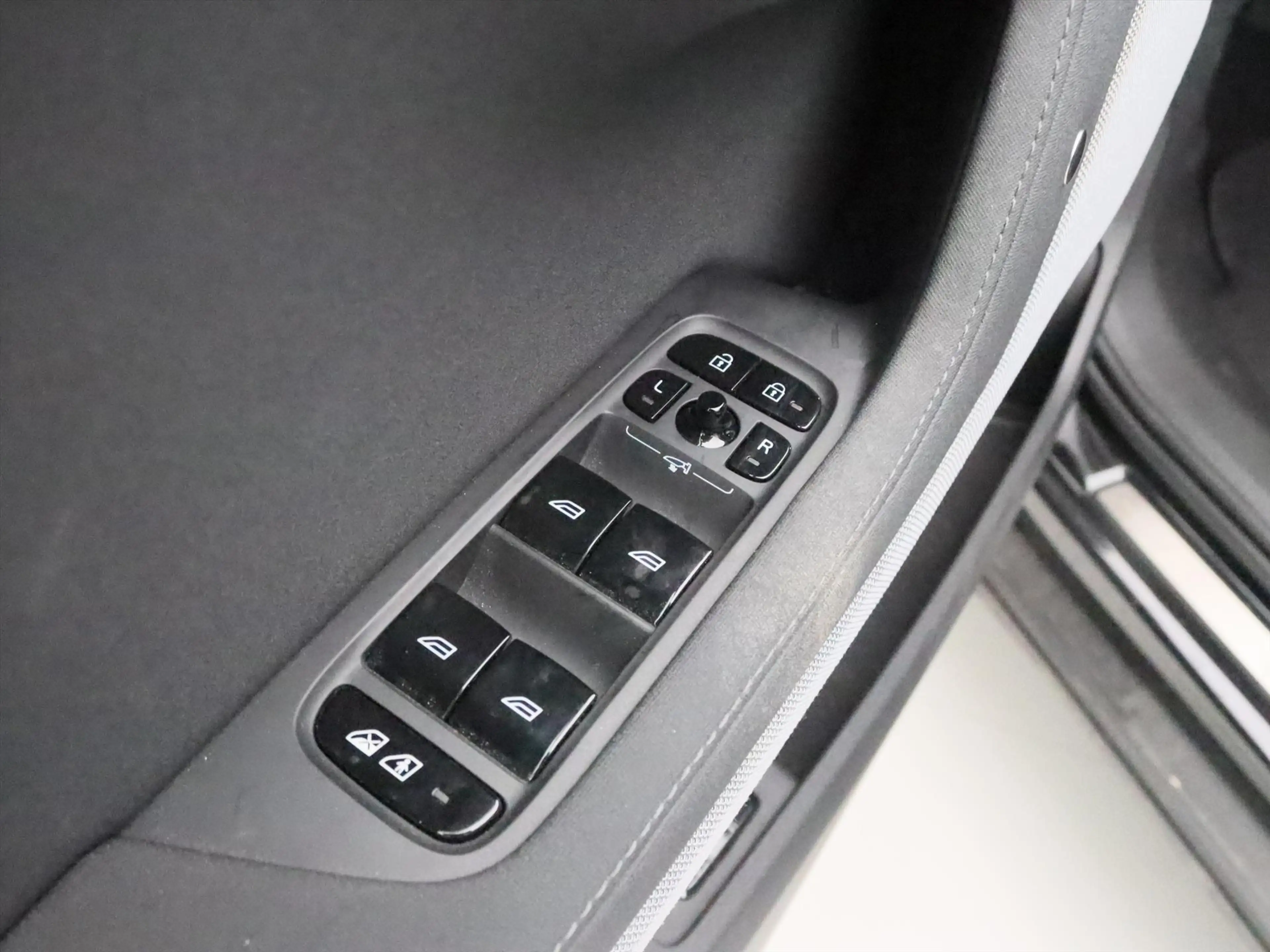 Polestar 2 165kW Standard Range Single Motor 94,52% SoH | Pil — photo 21