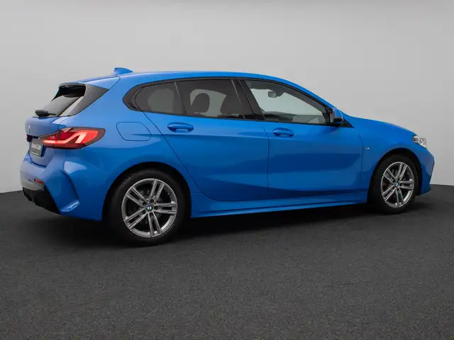 BMW 1 Series view 6