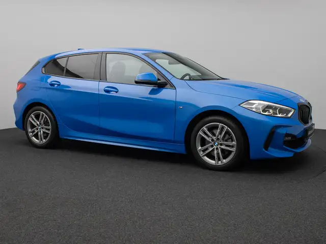 BMW 1 Series view 4