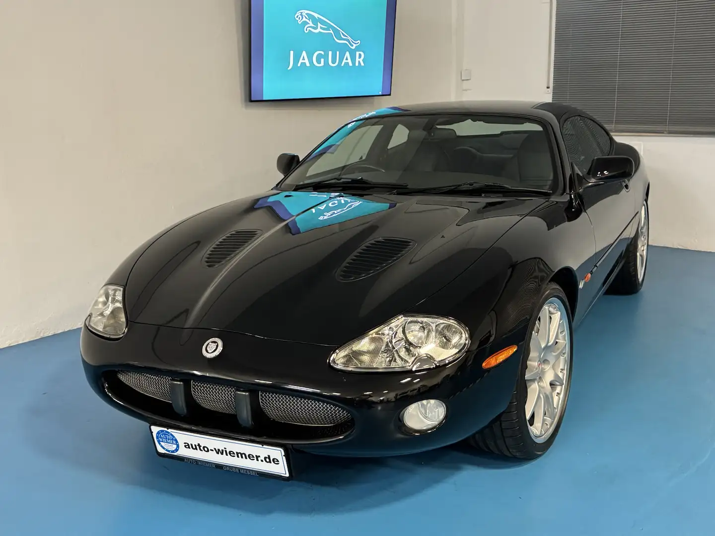 Jaguar XKR -R Coupe X100 limited RHD/Brembo/Recaro Schwarz - 2