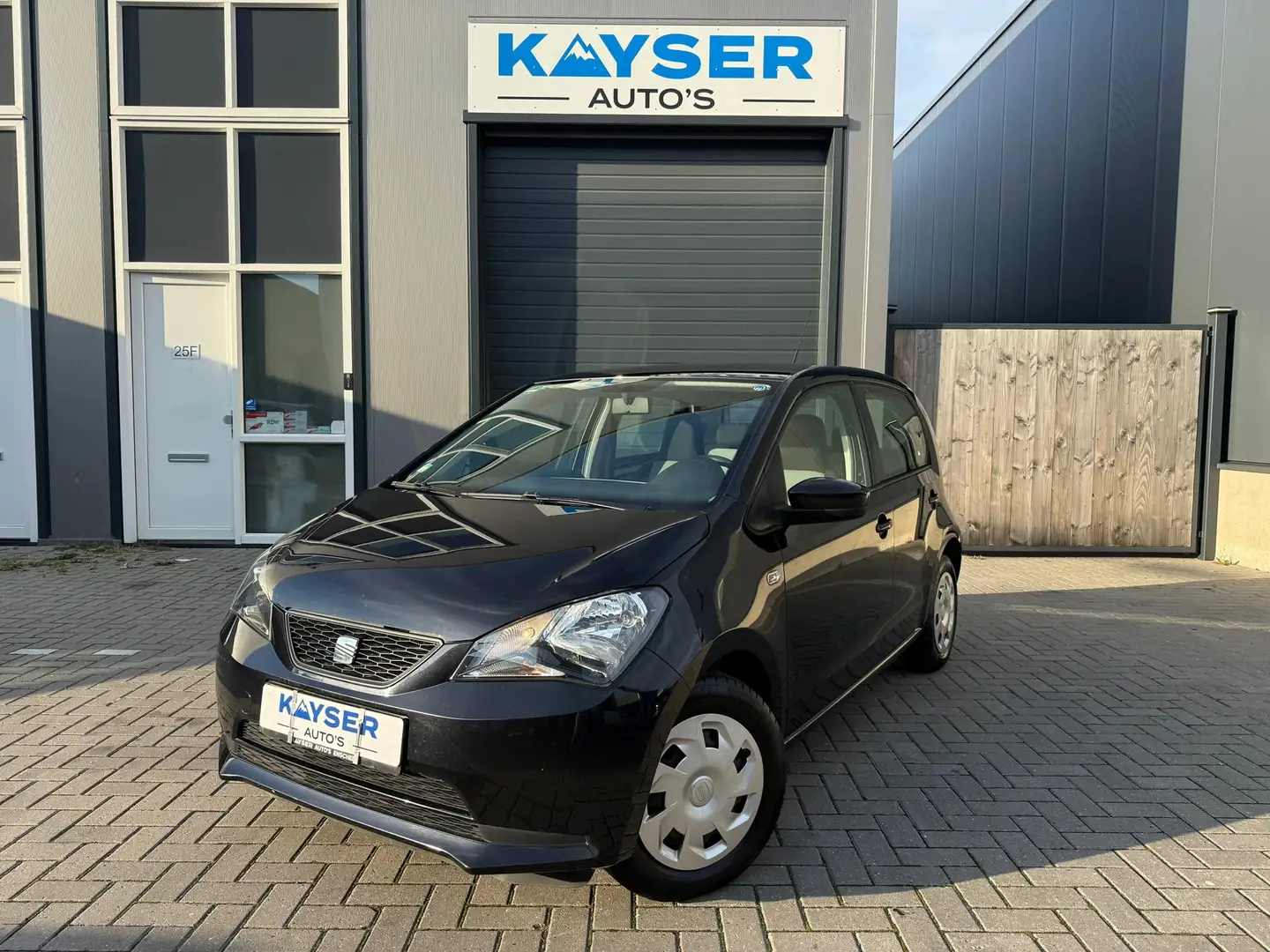 SEAT Mii 1.0 Style 5Drs Airco Elektra Pakket AUX Vol onderh Schwarz - 1