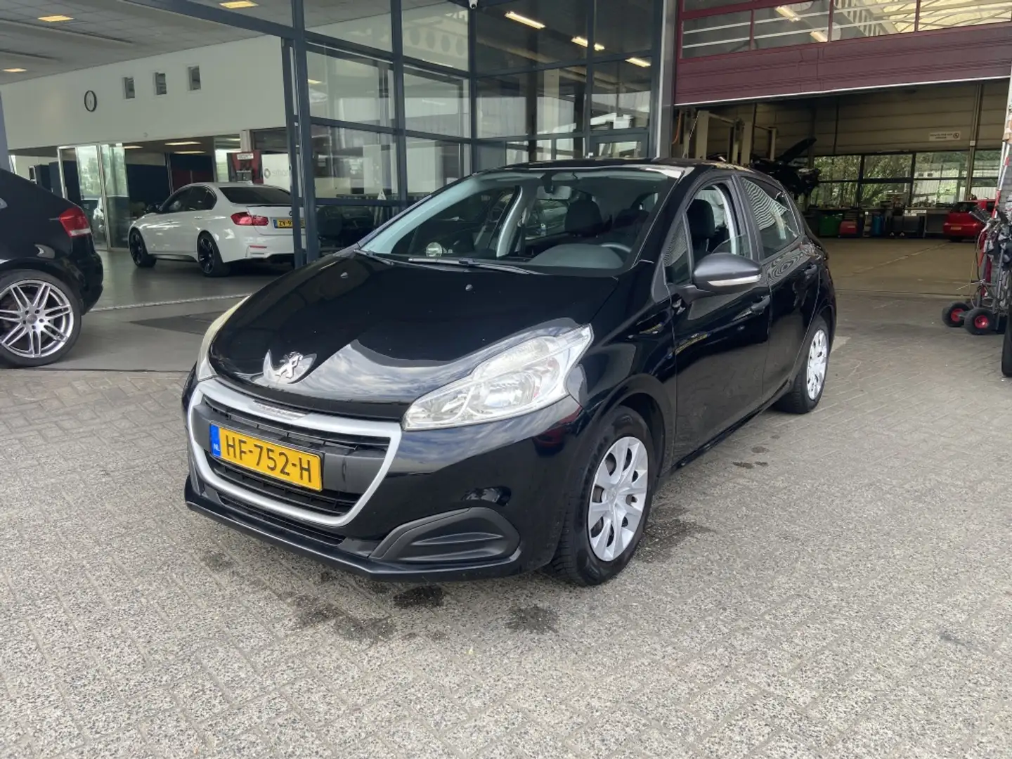 Peugeot 208 1.0 PureTech Access Zwart - 1