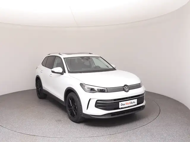 Volkswagen Tiguan view 2