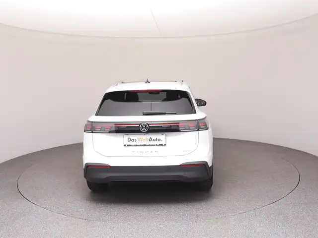 Volkswagen Tiguan view 6