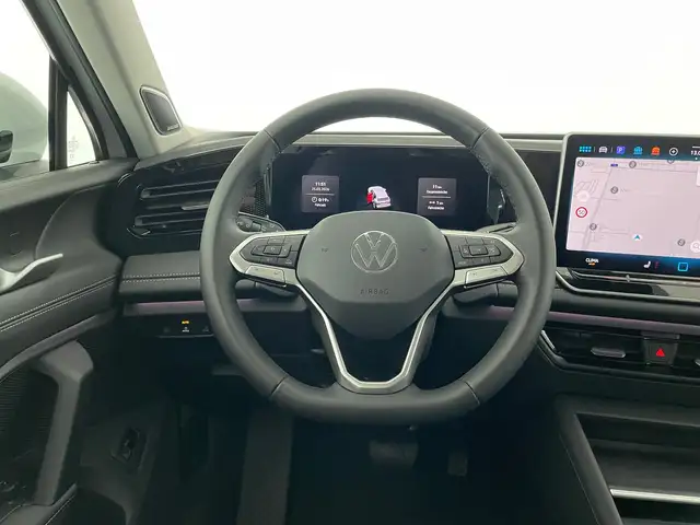 Volkswagen Tiguan view 12