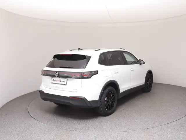 Volkswagen Tiguan view 4