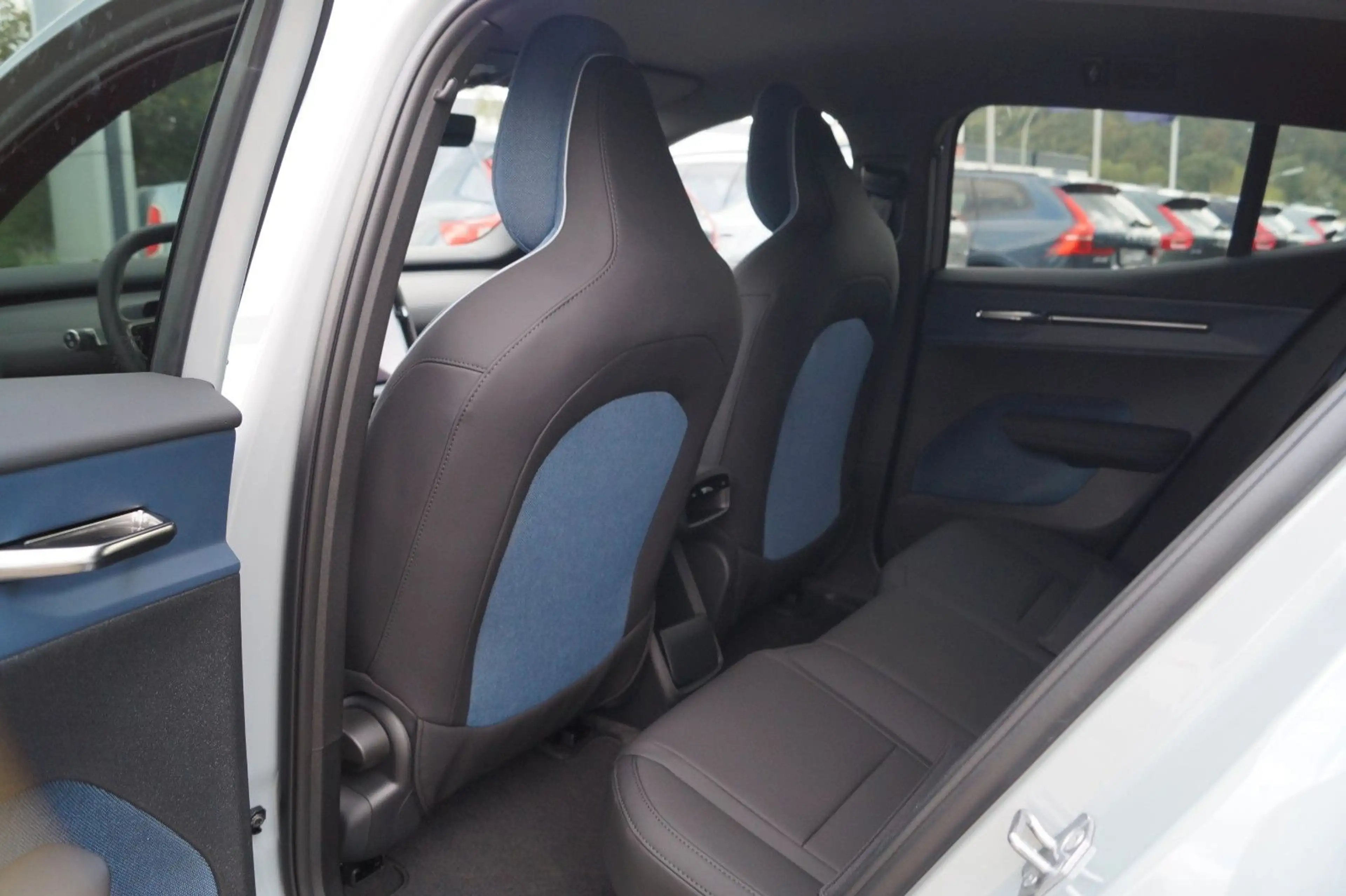 Volvo EX30 P5 Plus Aut/Sitzheiz./Lenkradheiz./BLIS/ACC — photo 12