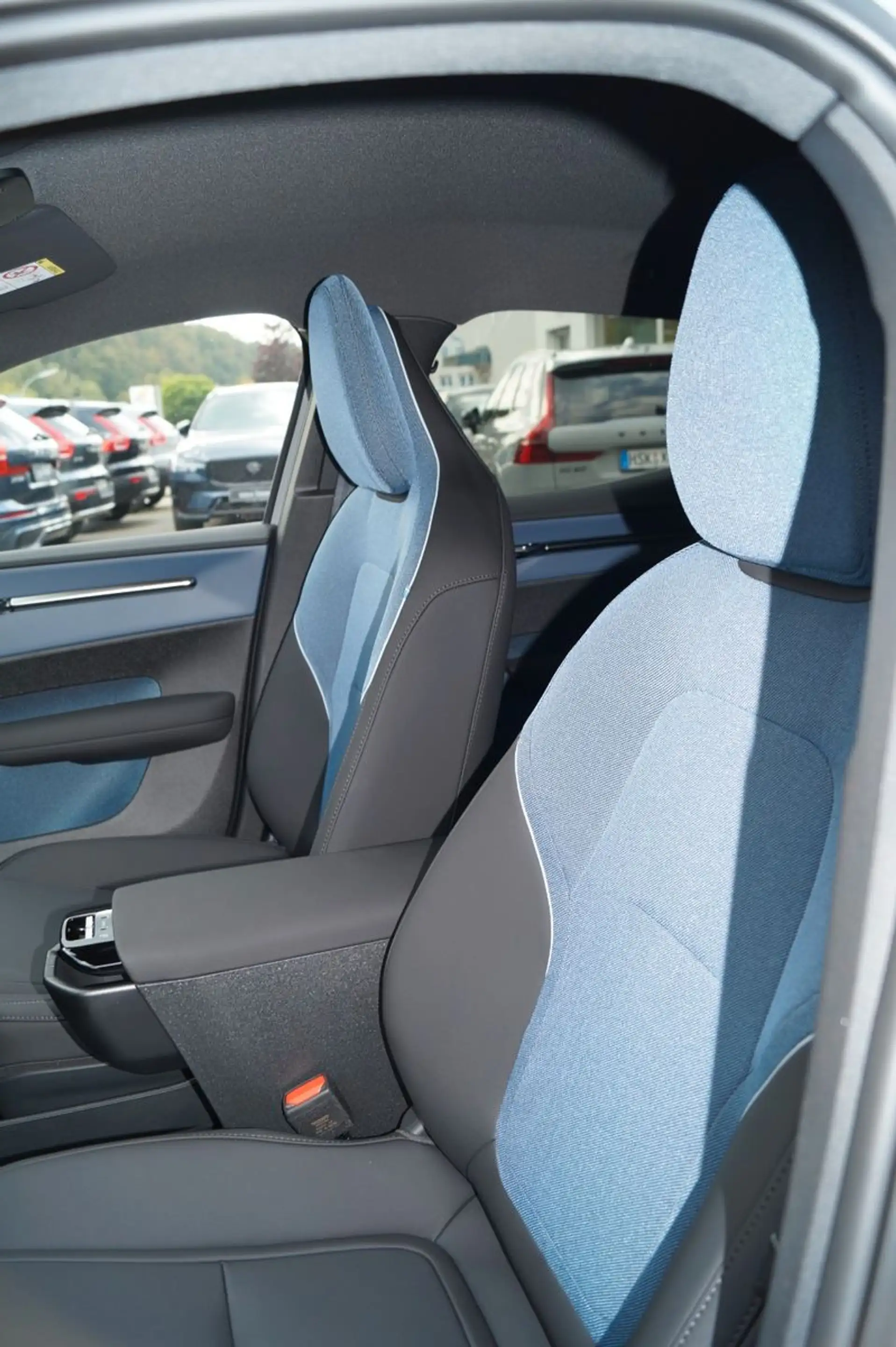Volvo EX30 P5 Plus Aut/Sitzheiz./Lenkradheiz./BLIS/ACC — photo 7