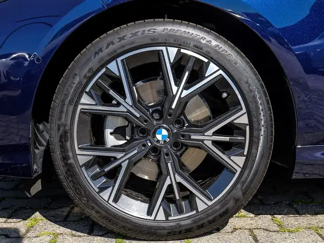 BMW 1 Series view 4
