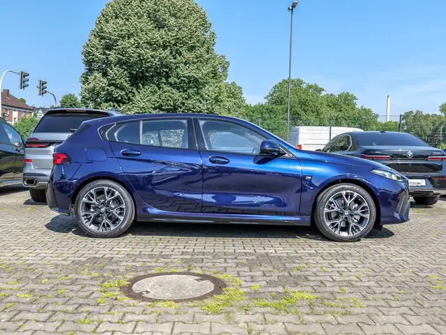 BMW 1 Series view 10
