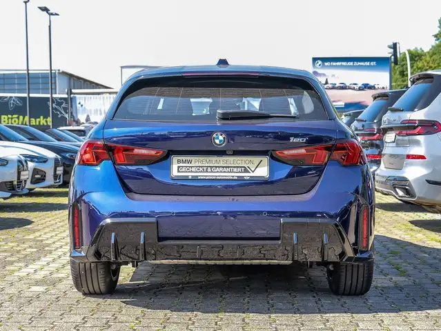 BMW 1 Series view 11