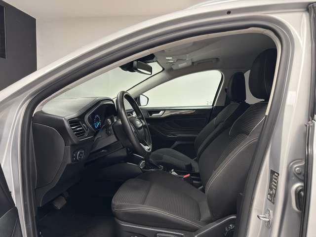 Ford Focus — photo 11