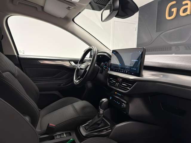 Ford Focus — photo 13