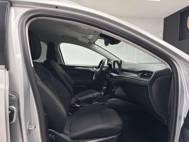 Ford Focus — photo 12