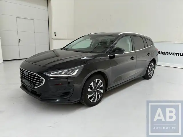 Ford Focus * Titanium - TREKHAAK - Clipper - Benzine *