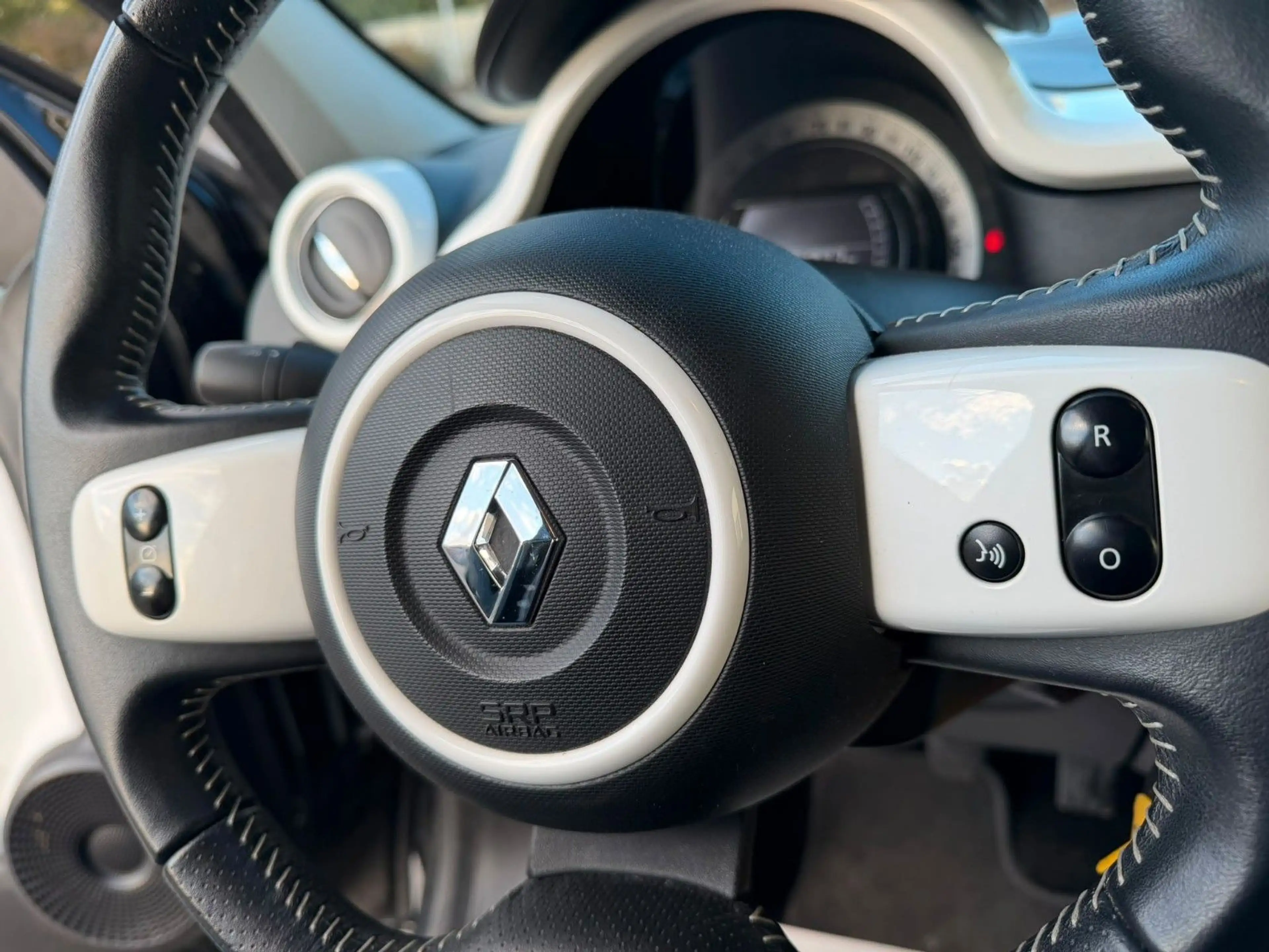Renault Twingo Luxe — photo 9