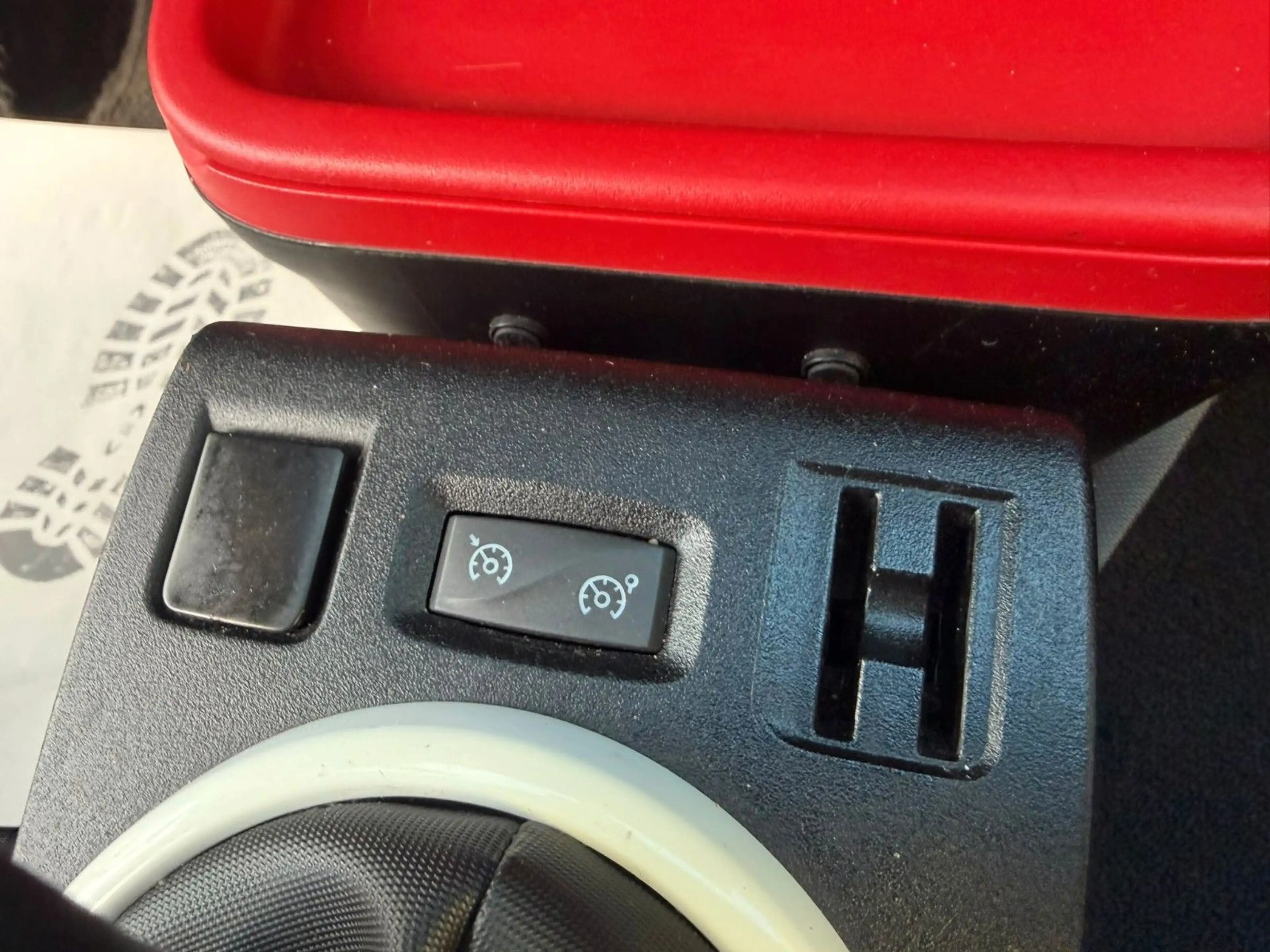 Renault Twingo Luxe — photo 12