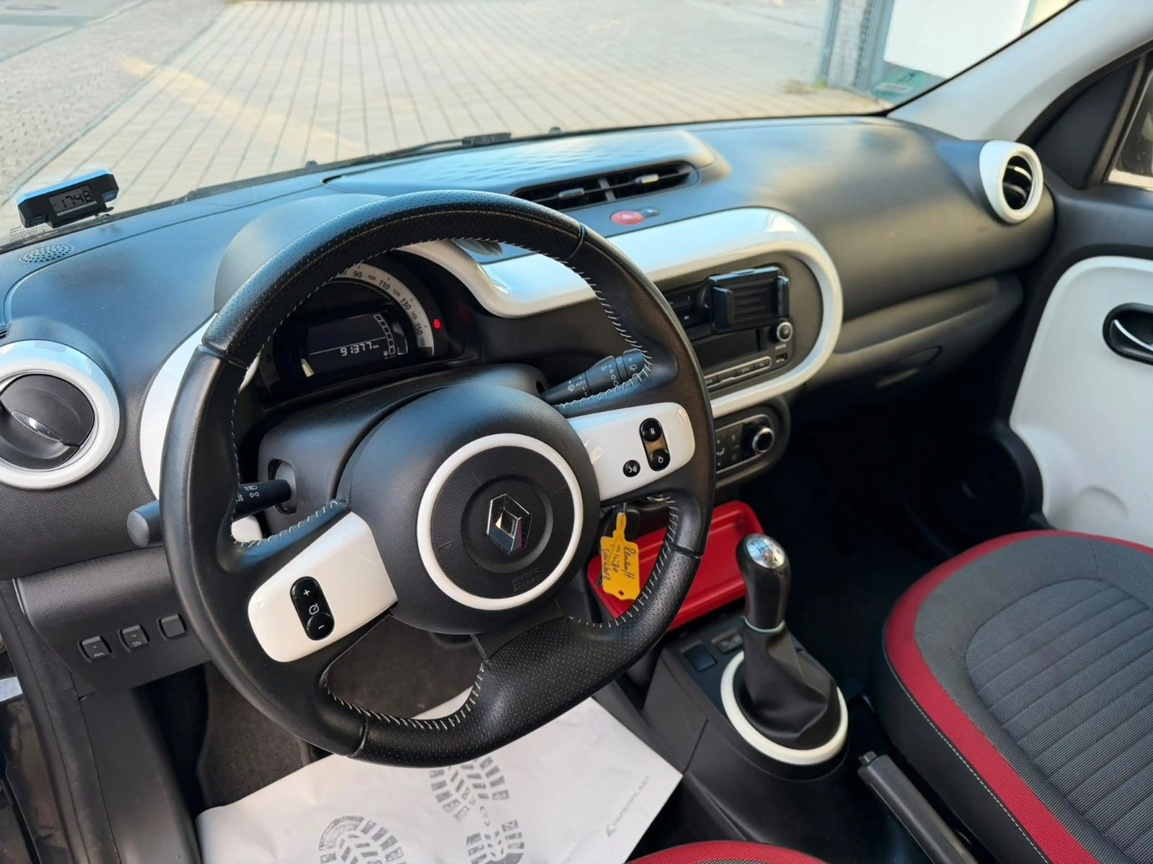 Renault Twingo Luxe — photo 8