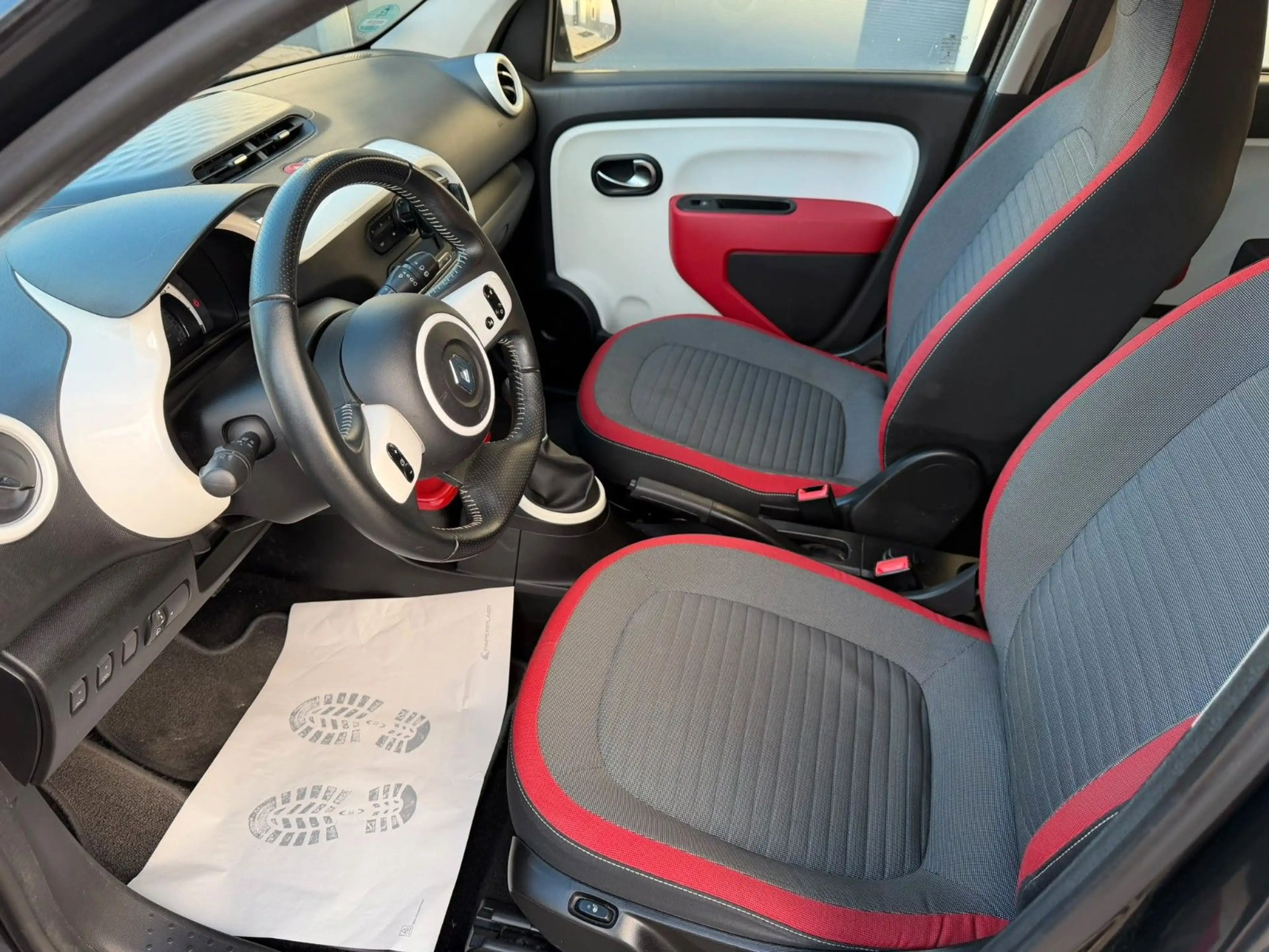 Renault Twingo Luxe — photo 6