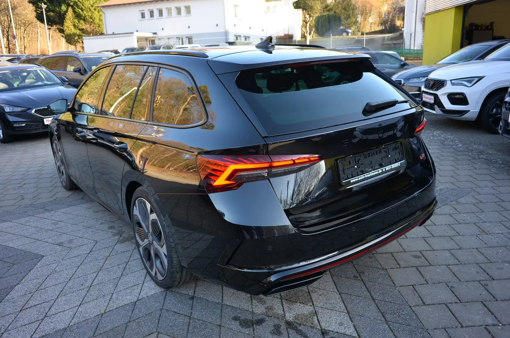 Skoda Octavia Octavia Combi 2.0 TSI DSG RS+5JGAR+CANTON+19+VAR Schwarz - 2
