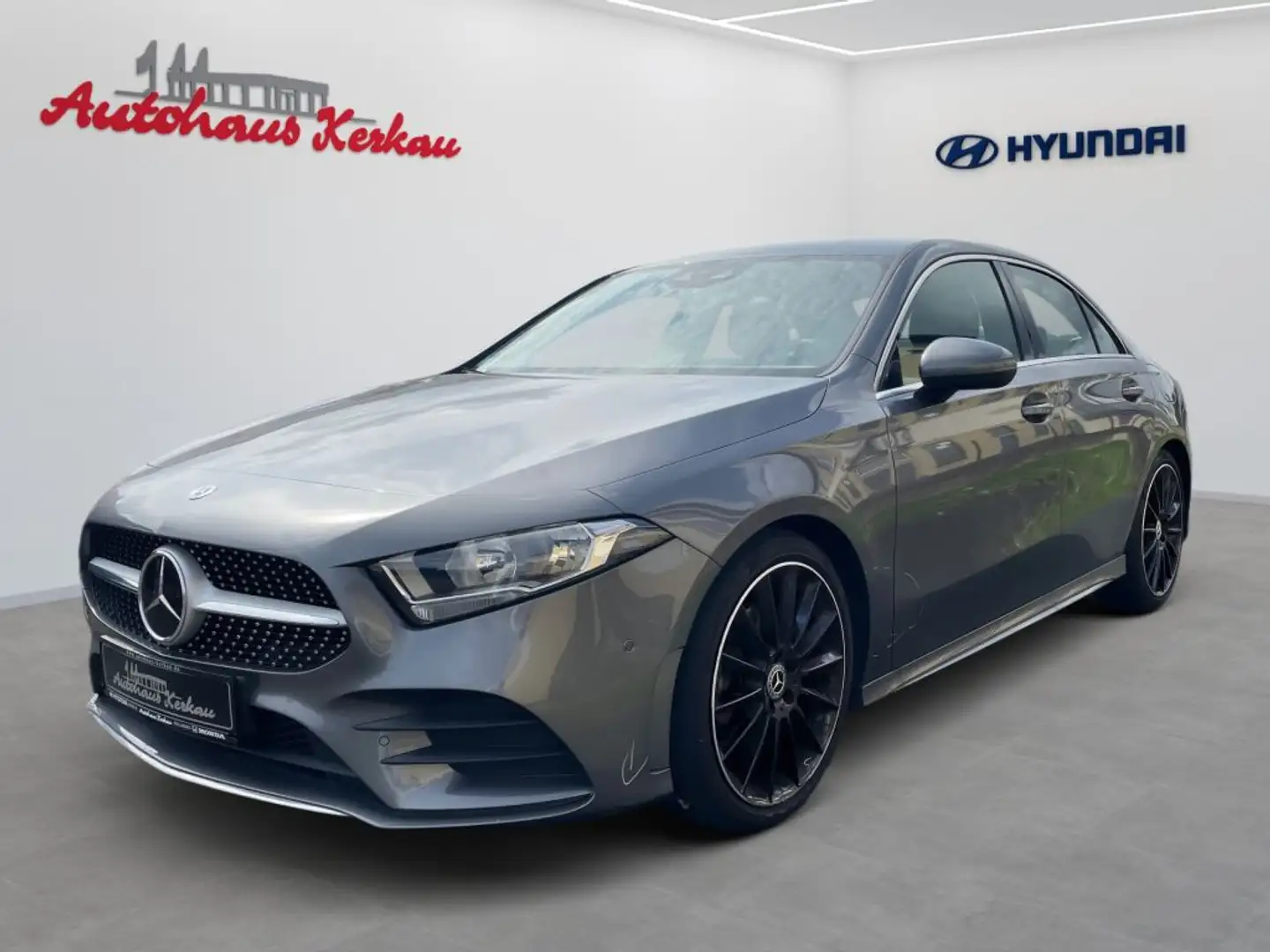 Mercedes-Benz A 220 d 8G-DCT AMG Line - 1