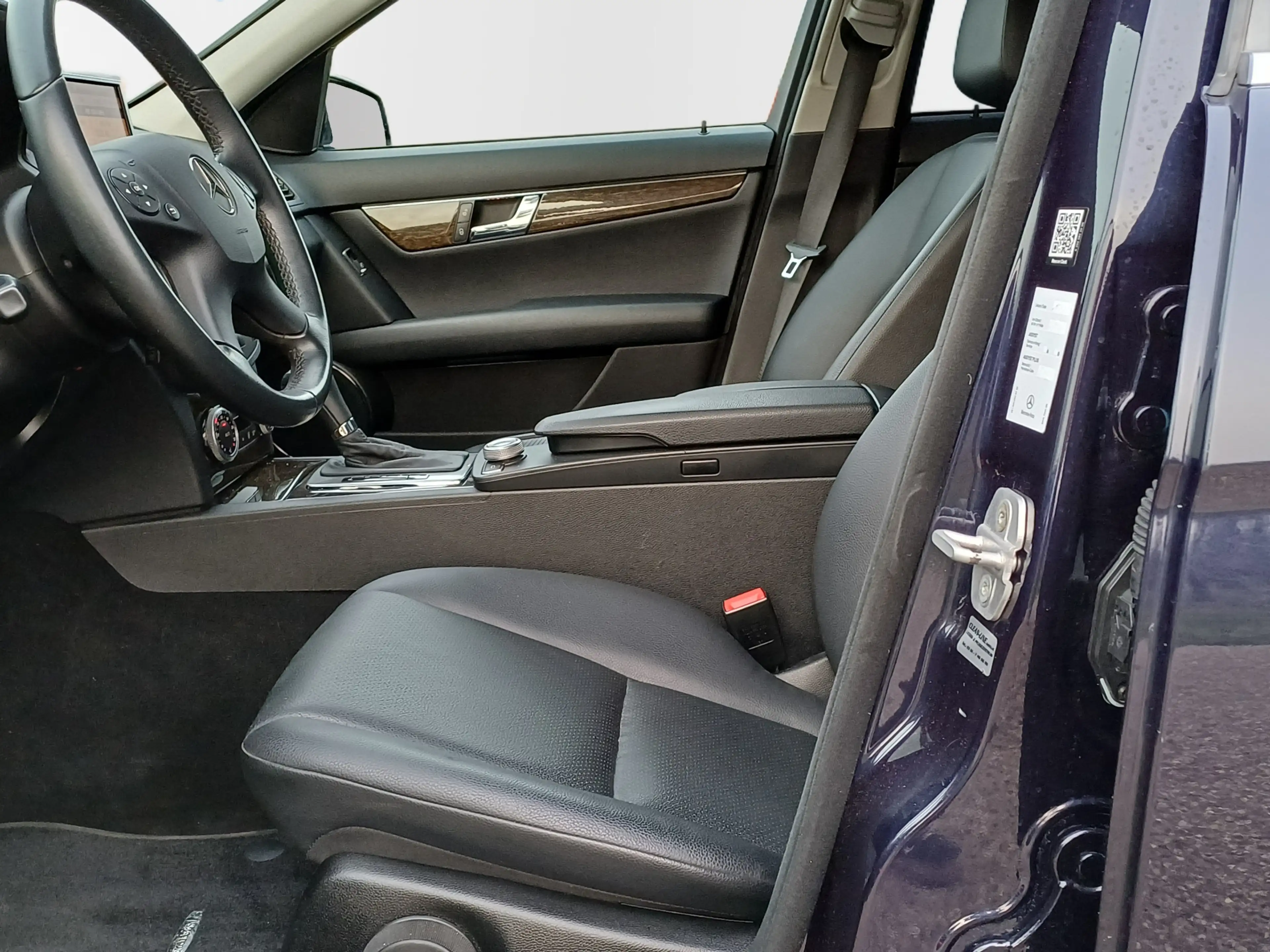 Mercedes-Benz C 350 CGI BlueEFFICIENCY Elegance — photo 24